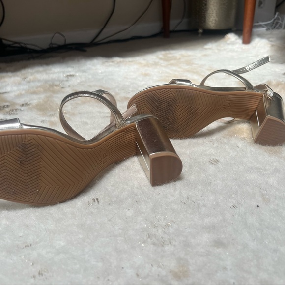 Gold heels - Picture 6 of 6